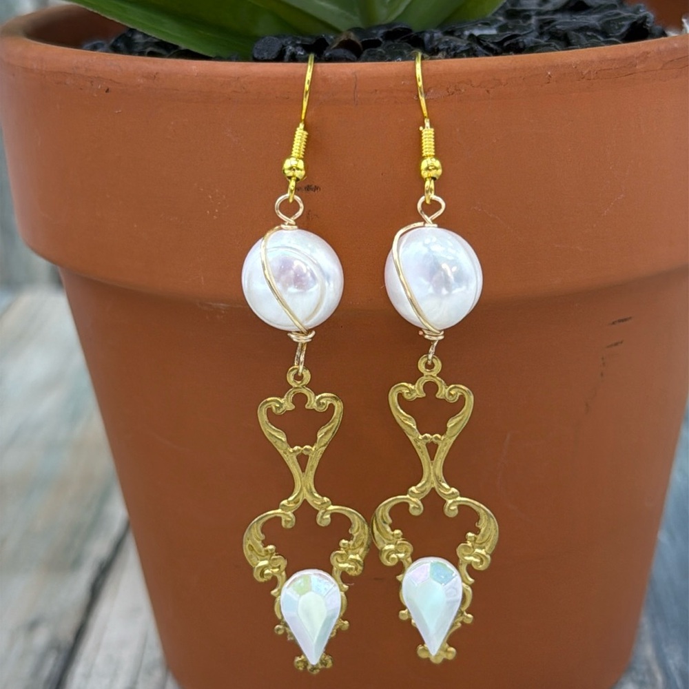 🌟Adorned Crown Jewelry assemblage filigree Pearl Czech glass earrings